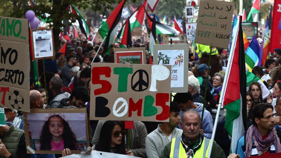 İtalya-İsrail maçı öncesi binlerce kişi İsrail’i protesto etti